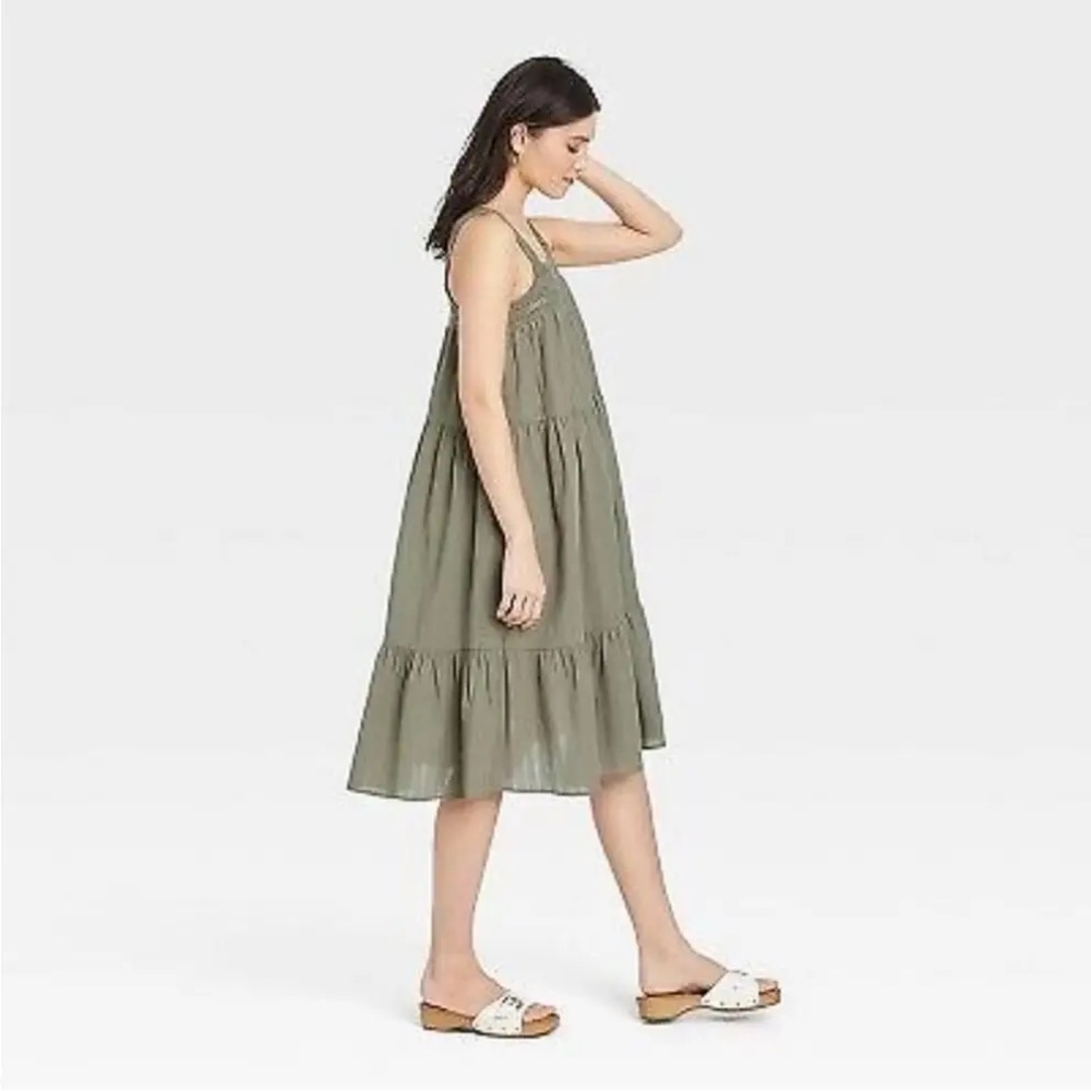 Universal Threads Universal Thread Flowy Olive Green Crochet Square Neck - Picture 2 of 3